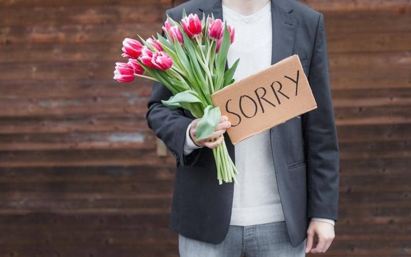 picture of a spouse apologizing with flowers