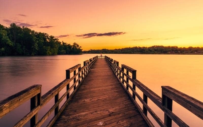 picture of a dock on a lake in tennessee, symbolizing getting a divorce